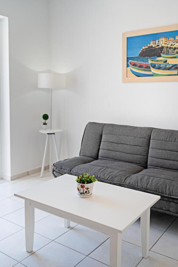 Azure Seaside Apts Magnisía 外观 照片